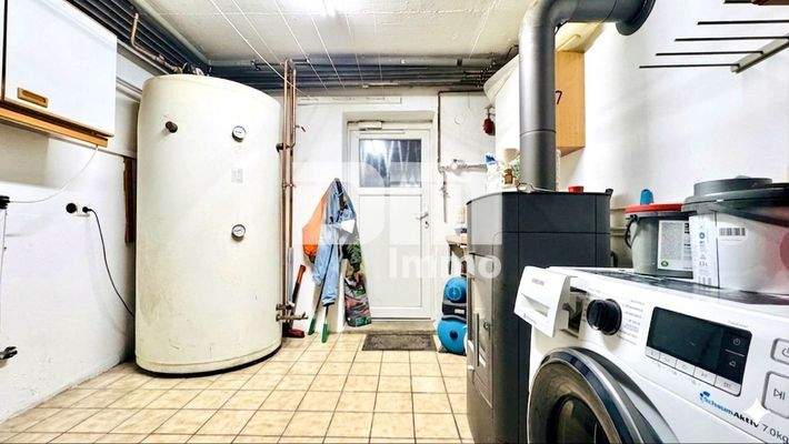 EG Waschküche / Kamin Zugang Carport