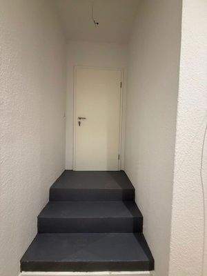 Wohnungseingangstür mit Podest