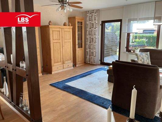 Wohnzimmer mit Blick auf die Terrasse