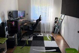 Schlafzimmer 1