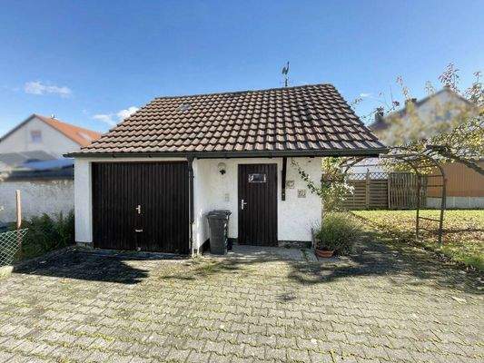 Garage mit Werkstatt/Abstellraum