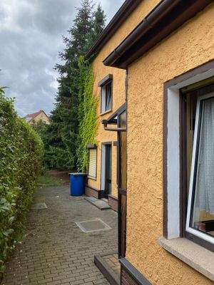 Fläche vor dem Haus.jpg