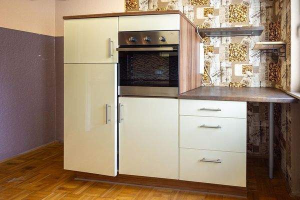 Küche, die Einbauküche kann übernommen werden