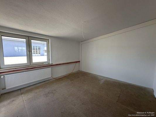 ZUSÄTZL. MÖGLICH: Halle 2 / Büro