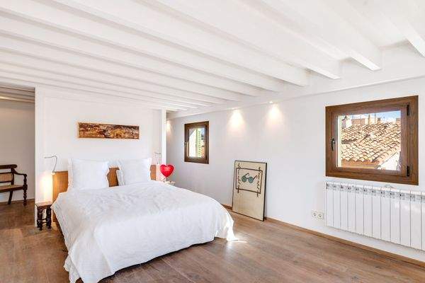 Hautschlafzimmer mit Ankleidebereich