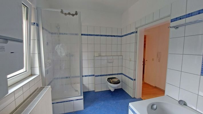 Wohnung 3_OG hinten_10_Bad 2.jpg