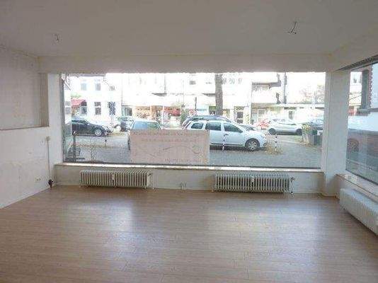 Blick Richtung Straßenfront