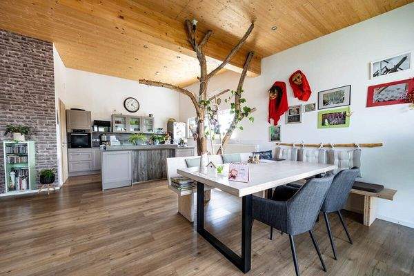 Essplatz und offene Küche OG