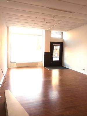 Fensterfront u. Tür Denkmalschutz, Decke abgehängt