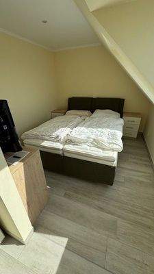 Schlafzimmer 1 DG - 1.jpg