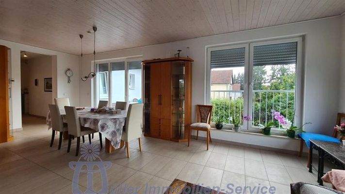 Foto 13_Wohn-Esszimmer_Balkon.JPG