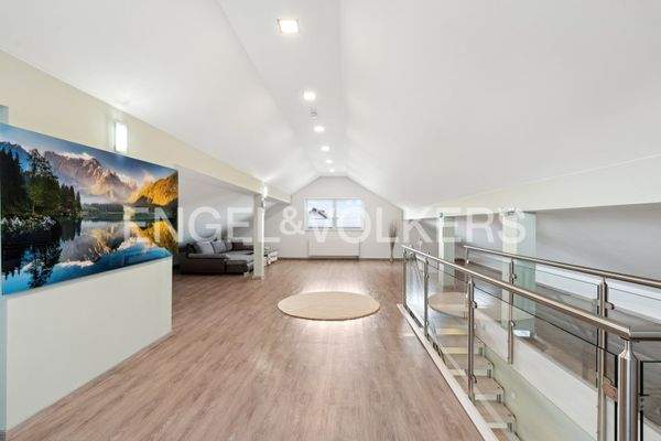 EV - Dachstudio mit Galerieflair