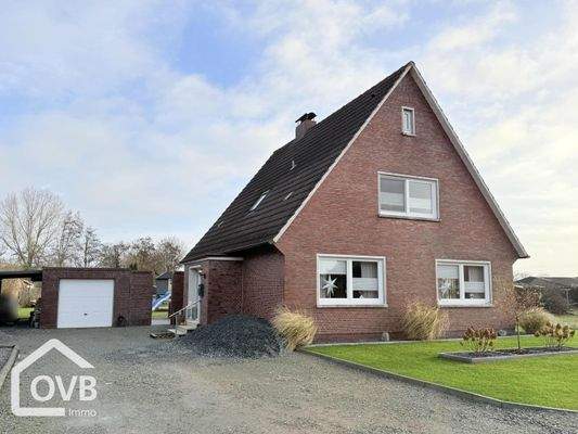 Ansicht Haus mit Garage