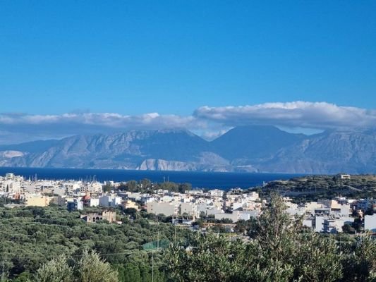 Meerblick-Grundstück mit Baugenehmigung in Agios Nikolaos