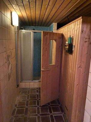 Sauna mit Dusche KG