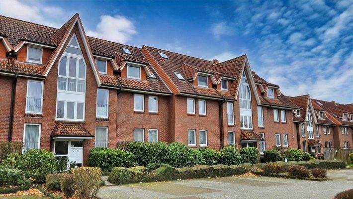 Hauseingangsseite = Parkplätze