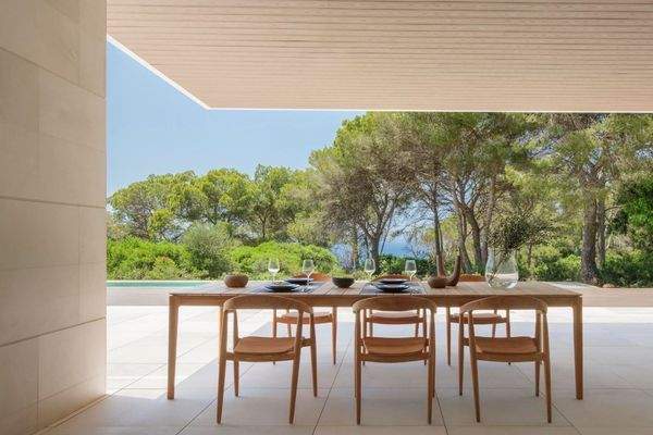 Überdachte Terrasse mit Essbereich