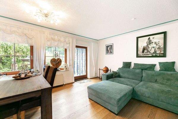 Wohnbereich mit Gartenblick