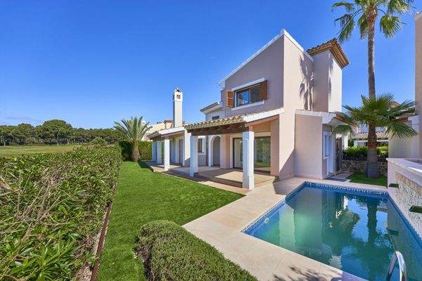 Neubau-Villa neben dem Golfplatz zu verkaufen in Nova Santa Ponsa, Mallorca