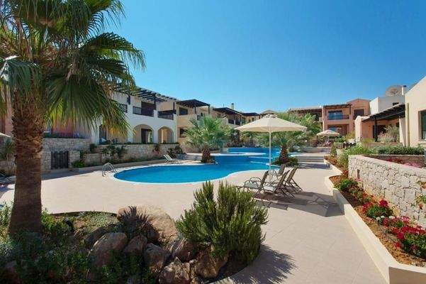 Kreta, Panormos: Apartment im ersten Stock in einer Wohnanlage zu verkaufen