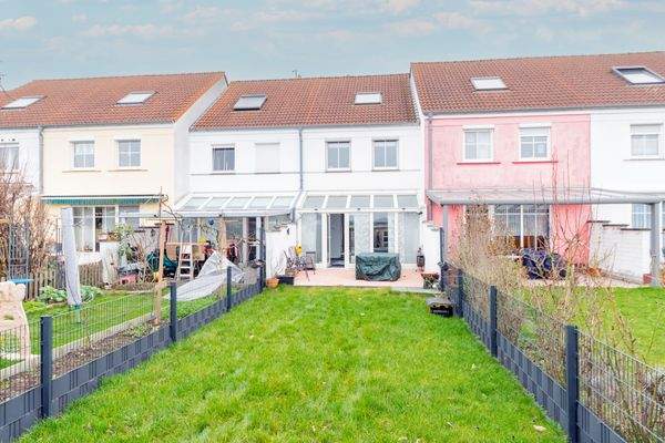 Garten - Blick auf das Haus 