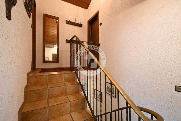 Der Treppenaufgang in das Obergeschoss