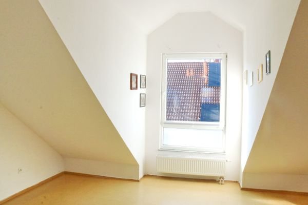Schlafzimmer Dachgeschoss - Gartenseite 02