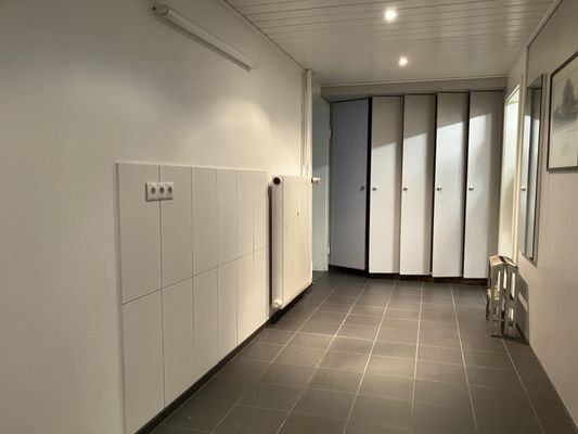 In der Mieteinheit im UG: hinterer Flurbereich