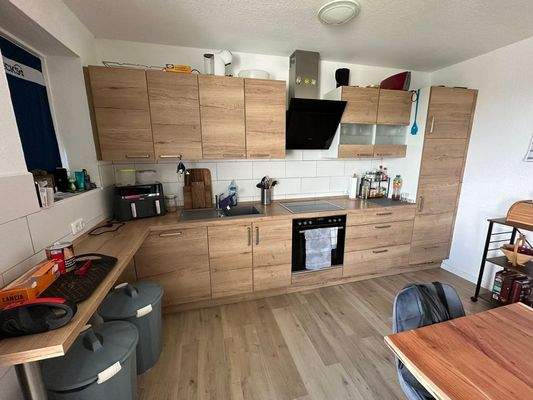 Küche mit Zimmer plus Balkon