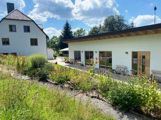 Nebengebäude - Sommer