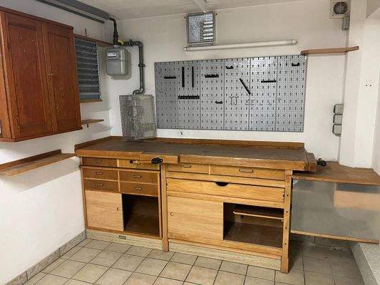 Hobbyraum mit Werkbank