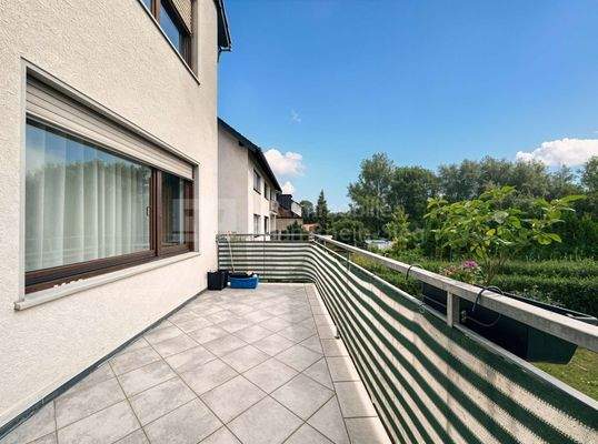 Balkon Obergeschoss - Verbessert - (KI generiert)