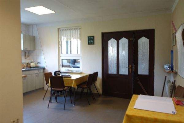 Aufenthaltsraum mit Küchenzeile