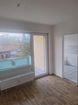Wohnzimmer mit Balkon