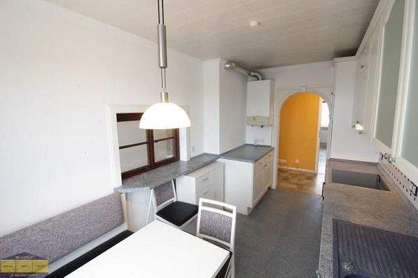 Küche (Durchreiche zum Raum Essen)