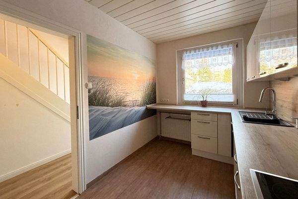 Küche mit Blick in den Flur