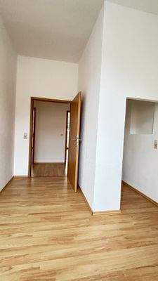 Therapieraum links vom Fenster.JPEG