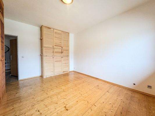 Zimmer 1 m. Einbauschrank 