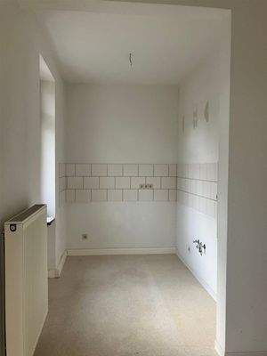 Küche mit Zugang zum Balkon