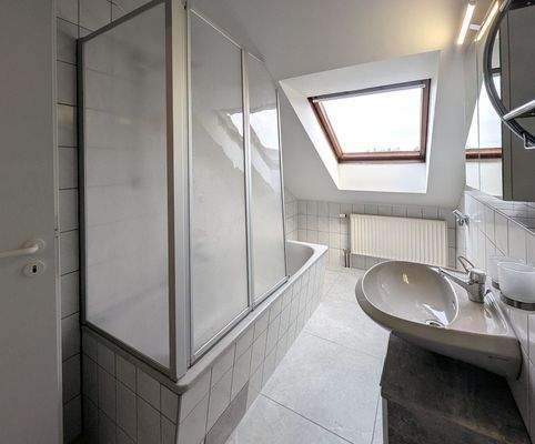 Badezimmer mit Badewanne