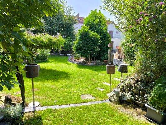 Garten mit Rückseite Anbau