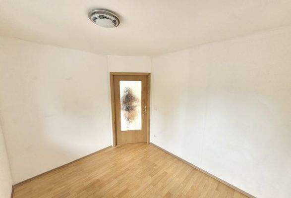 Schlafzimmer mit Tür 