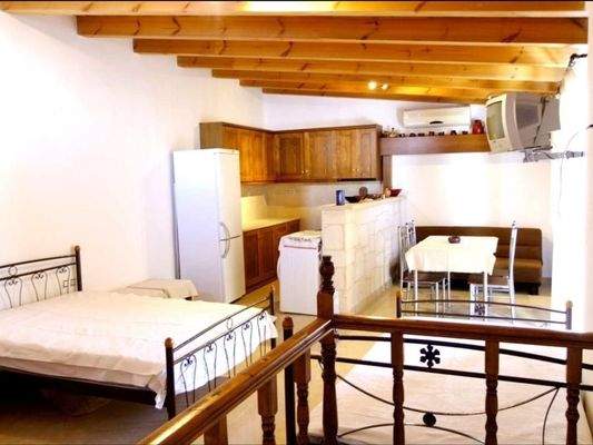 Kreta, Margarites: Renoviertes Steinhaus im Dorf zu verkaufen