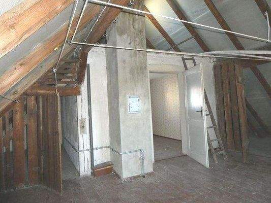 DG: 1x Raum mit Gastherme und Ausbaupotential