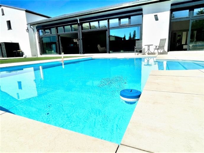 LEHNITZSEE-IMMOBILIEN: Loftartiges EFH mit Pool