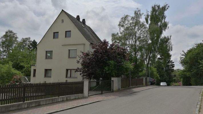 Grüne Oase links vom Haus ;-)