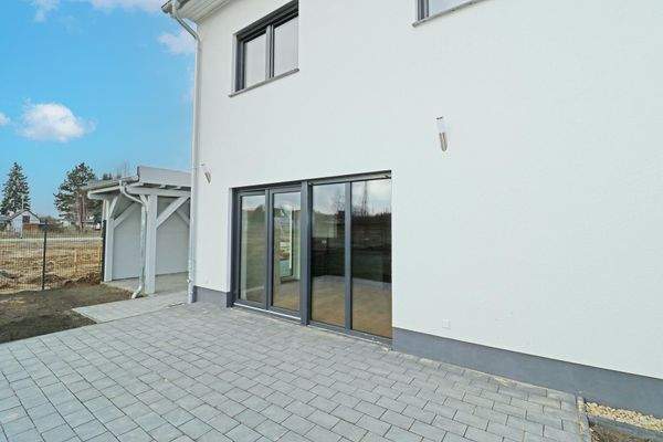 Hausansicht / Terrasse