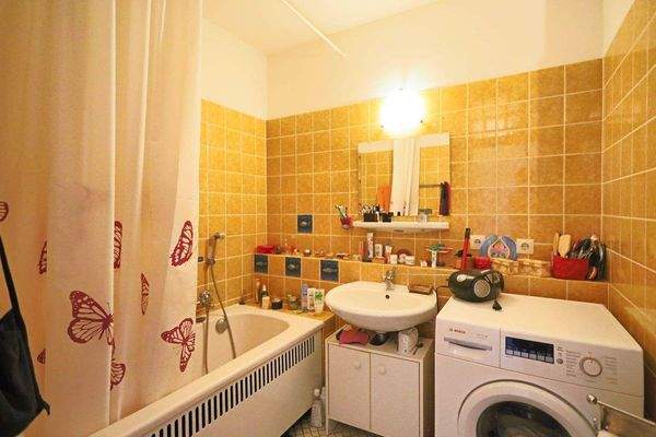 Badezimmer mit Badewanne