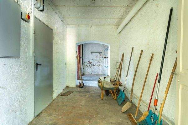 Kellerflur - Heizungsraum im Parterre - UG