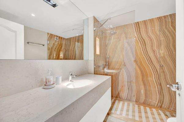 2nd Bathroom in apartment in Cas Català 2